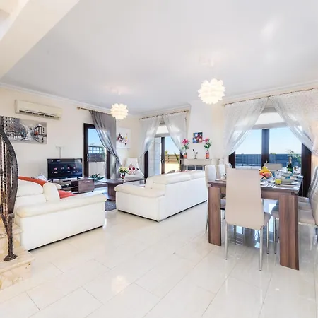 Hanns Villa Protaras